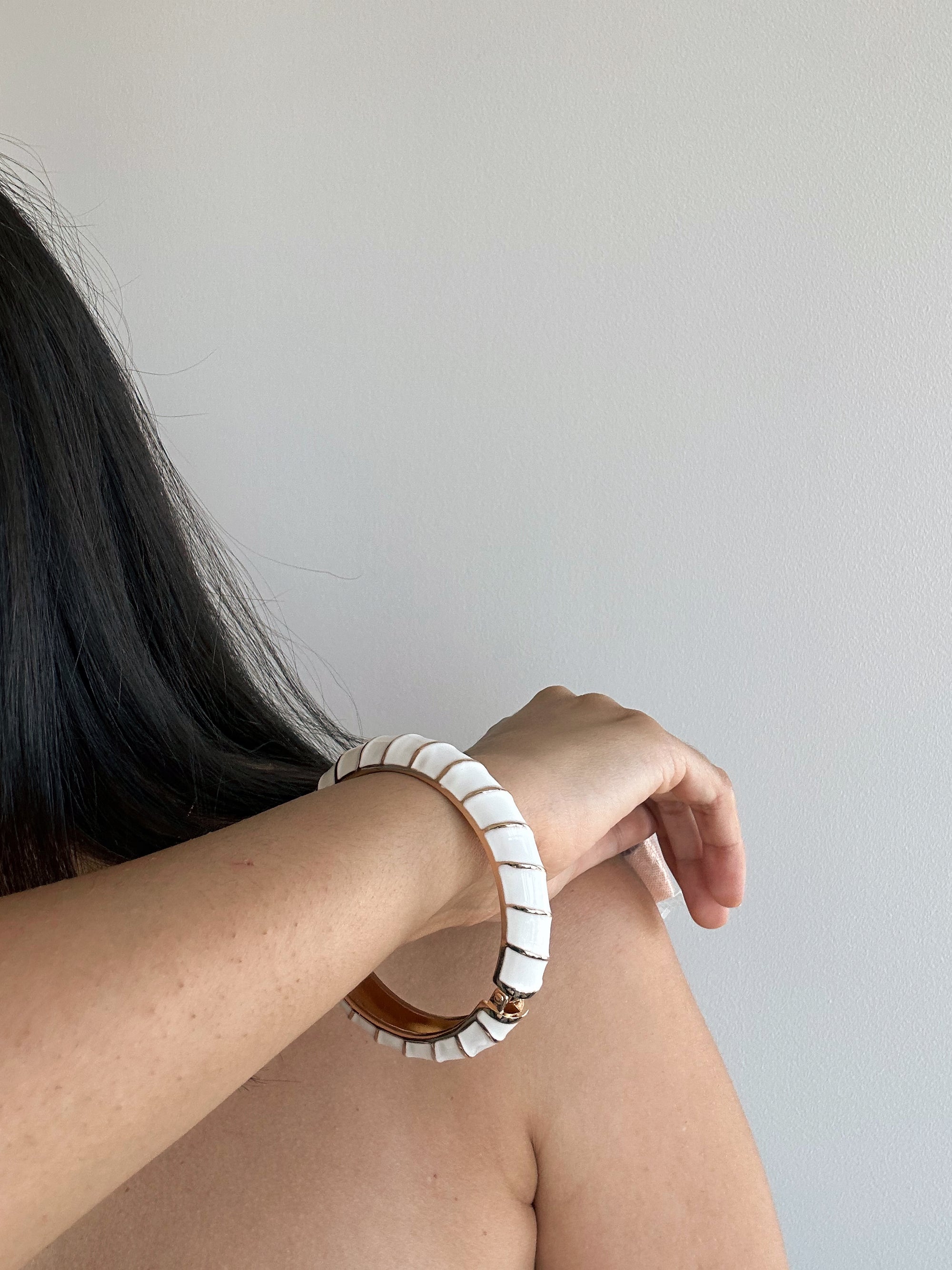 Aurora Bangle in White